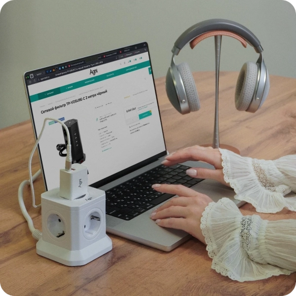 Сетевой фильтр башня 5 розеток, 3 метра, белый TP-VE4U5E 